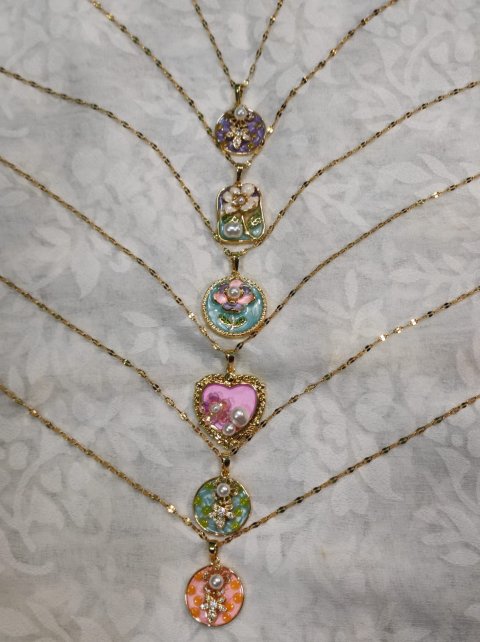 Anti-tarnish chain pendant