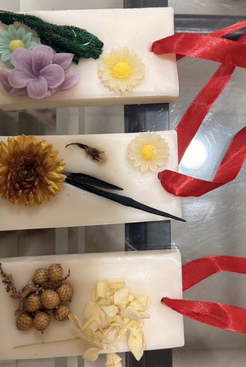 Scented wax candles for freshners