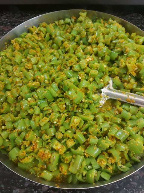 Limbu Mirchi Achaar (Lonche)